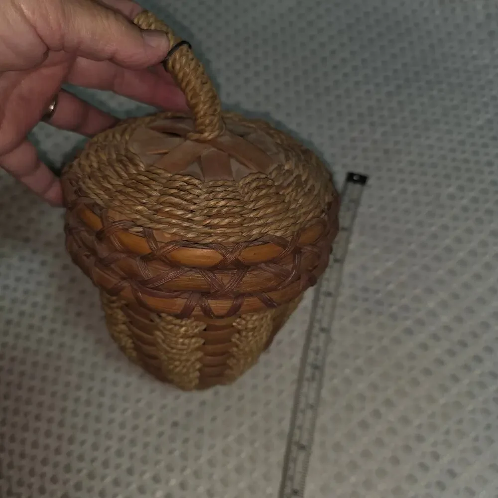 HANDWOVEN RUSTIC ACORN FALL DECOR BASKET